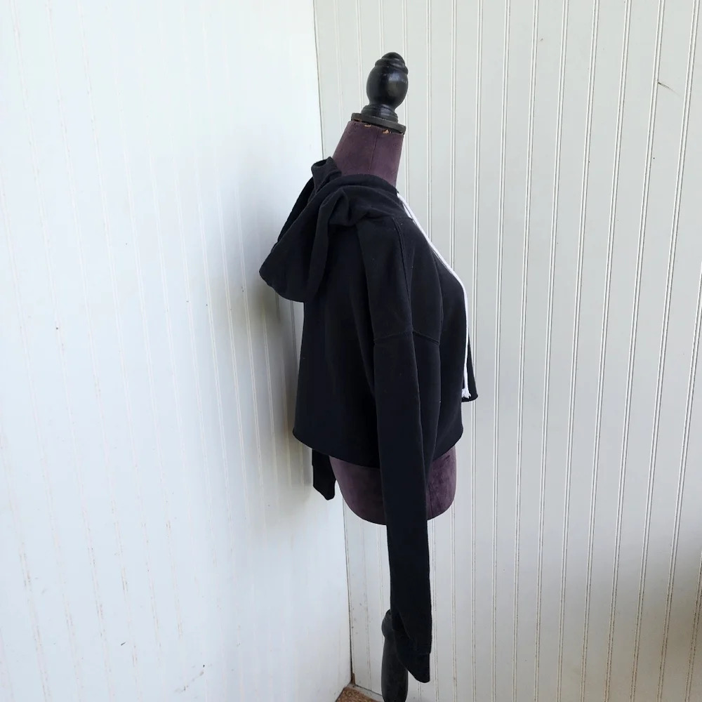 Wild Fable Women’s Cropped Hoodie Sweatshirt Black Ebony Pullover Sz M - Picture 4 of 10